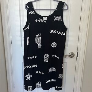 Sleeveless Black & White Shift Dress